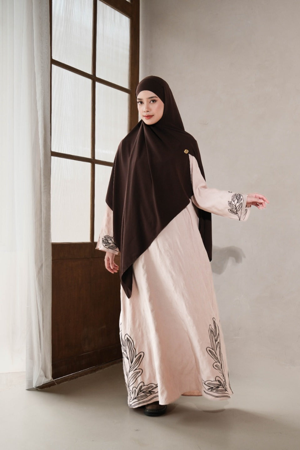 TRZ - Safina Noir Abaya
