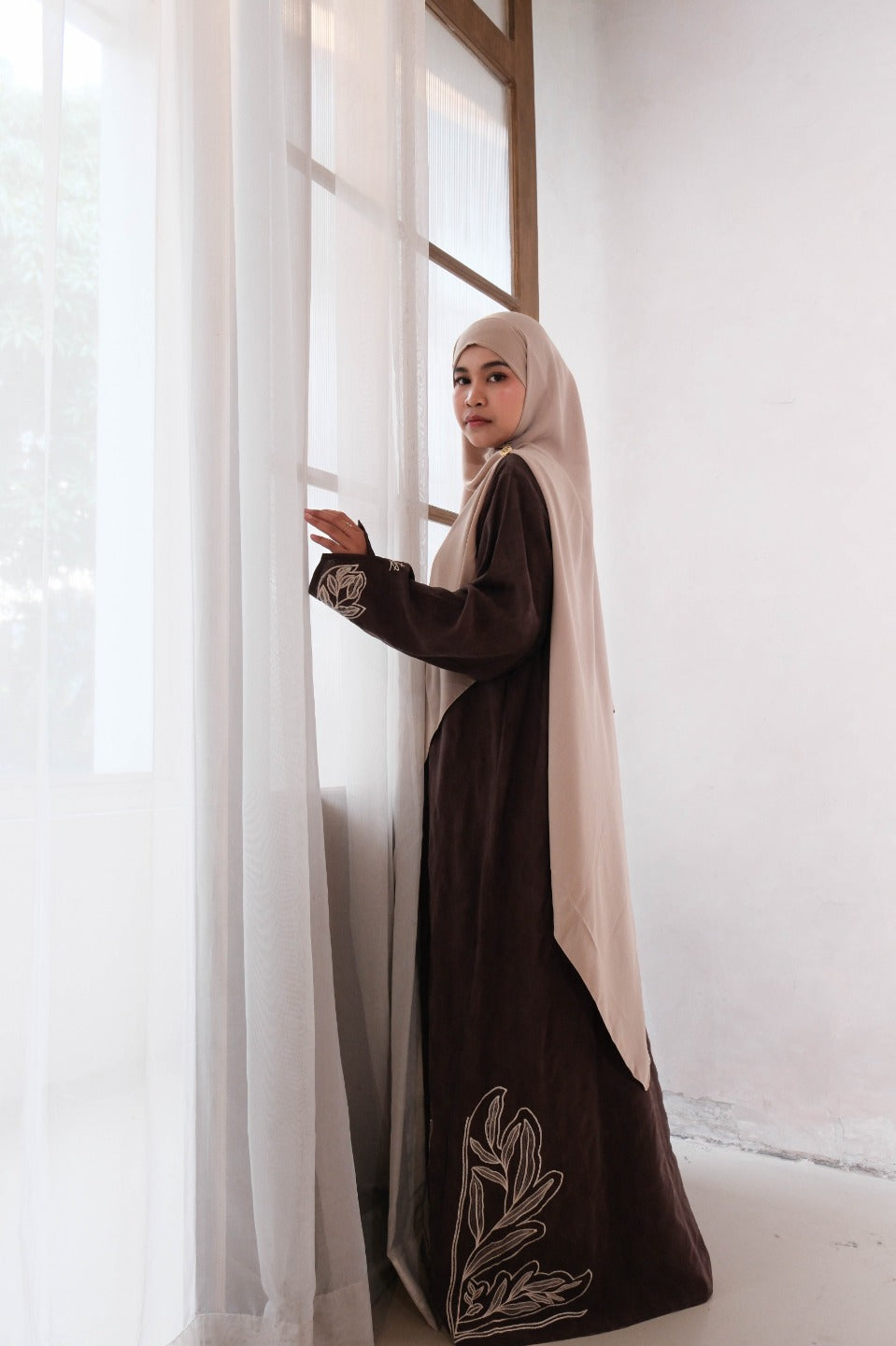 TRZ - Safina Noir Abaya