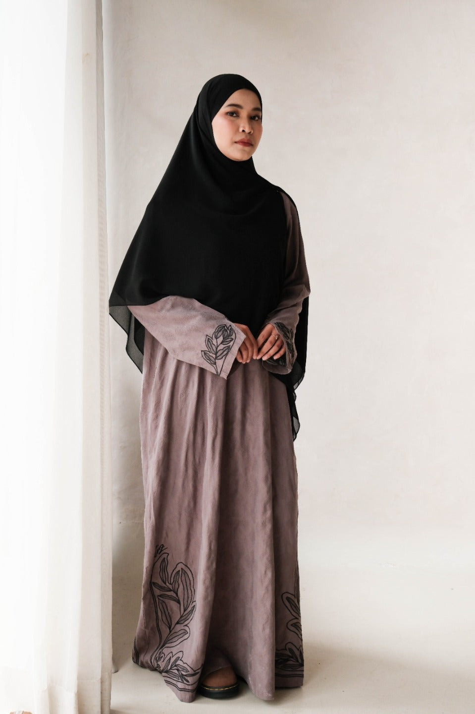 TRZ - Safina Noir Abaya