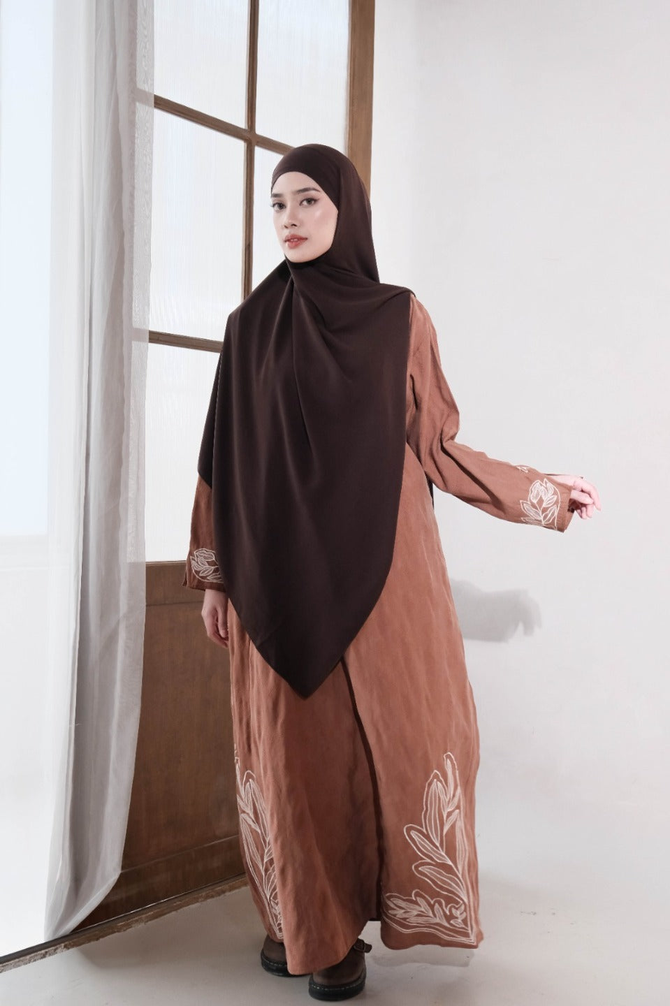 TRZ - Safina Noir Abaya