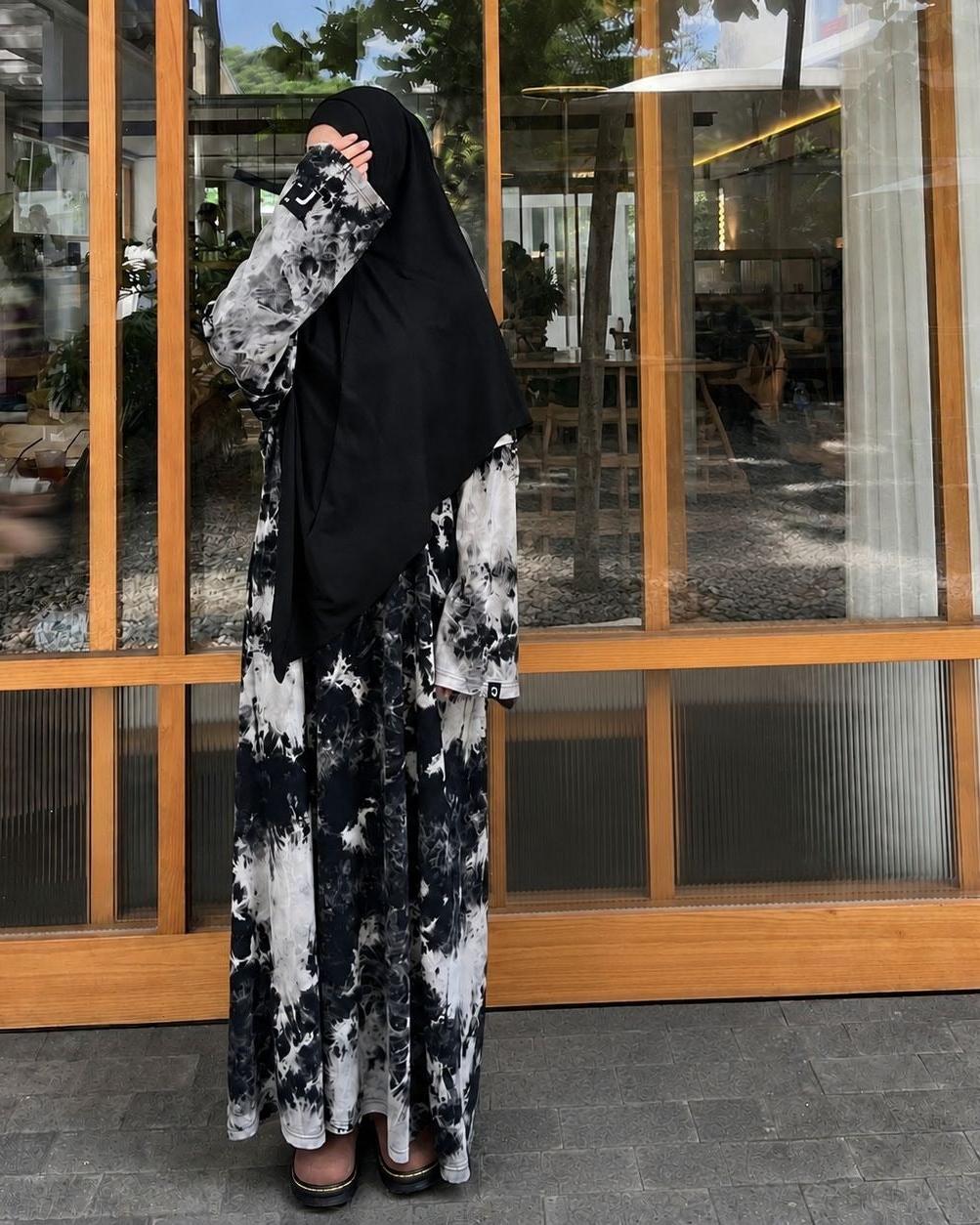 TA by TRZ - Crayon Artel Abaya